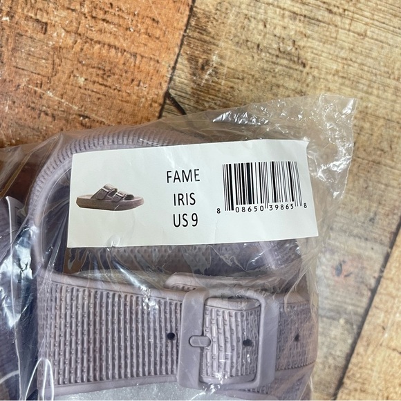 New Size 9 Cushionaire Women's Fame Cloud Slides + Comfort Recovery Vacation - Picture 4 of 5